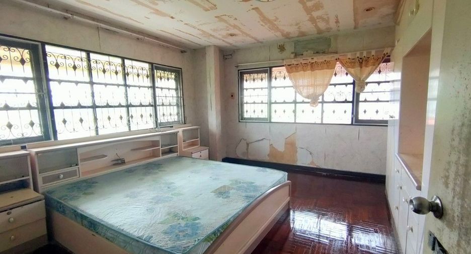 For sale studio house in Khlong Sam Wa, Bangkok