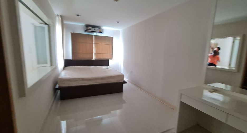 For sale studio condo in Huai Khwang, Bangkok
