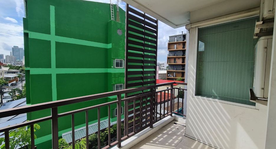 For sale studio condo in Huai Khwang, Bangkok