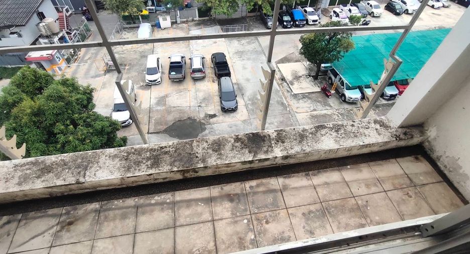 For sale studio condo in Bang Na, Bangkok