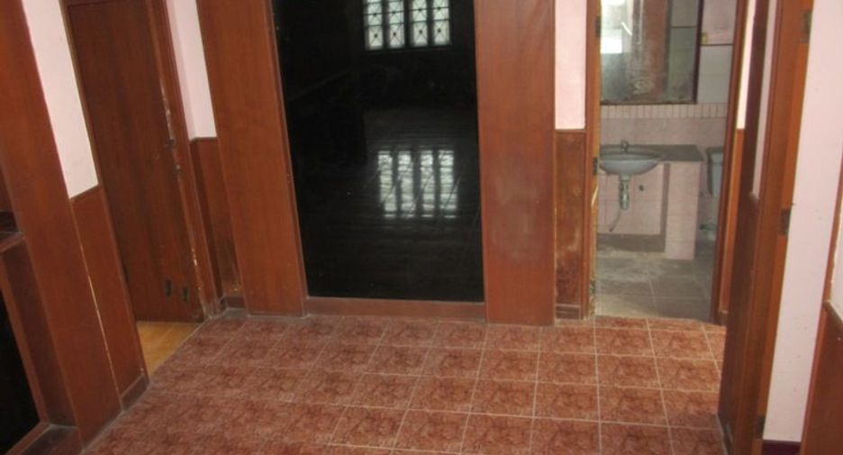 For sale studio house in Bang Khun Thian, Bangkok