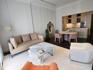 For rent 3 bed condo in Pathum Wan, Bangkok