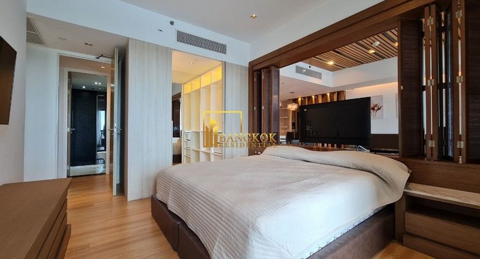 For rent 2 bedrooms condo in Yan Nawa, Bangkok