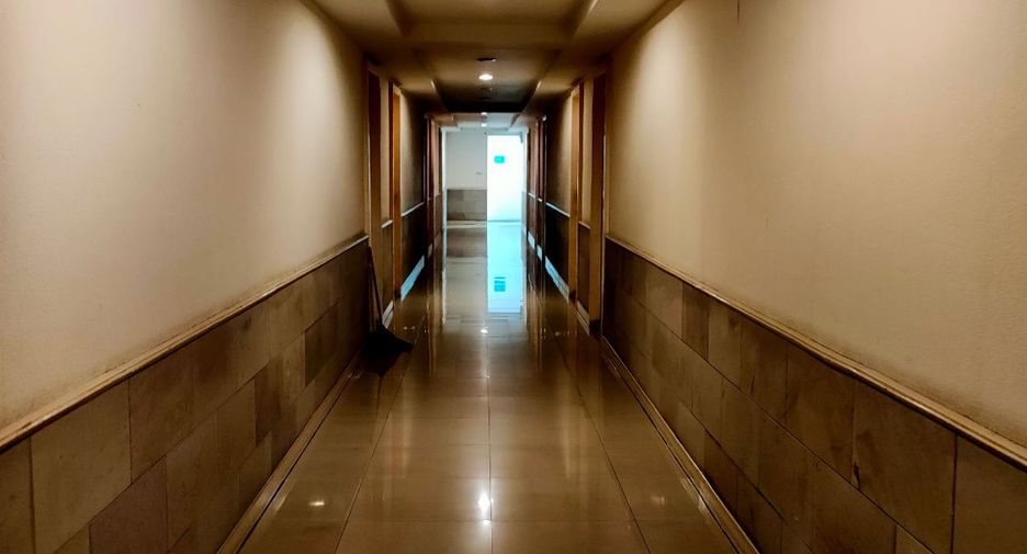 For sale studio condo in Huai Khwang, Bangkok