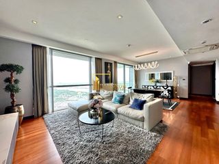 For rent 3 bed condo in Yan Nawa, Bangkok