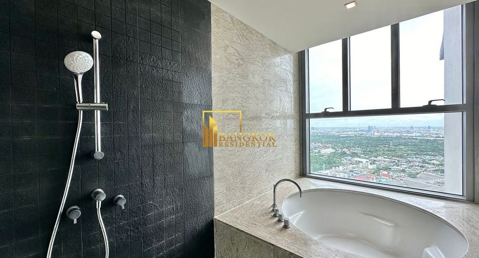 For rent 3 bedrooms condo in Yan Nawa, Bangkok