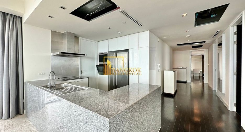 For rent 3 bedrooms condo in Yan Nawa, Bangkok