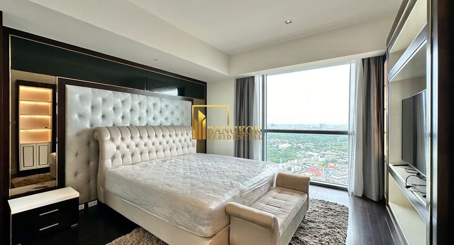 For rent 3 bedrooms condo in Yan Nawa, Bangkok