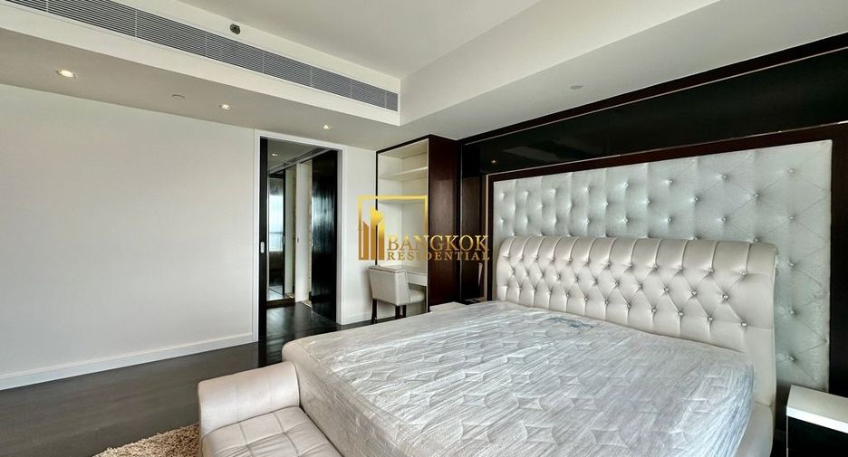 For rent 3 bedrooms condo in Yan Nawa, Bangkok