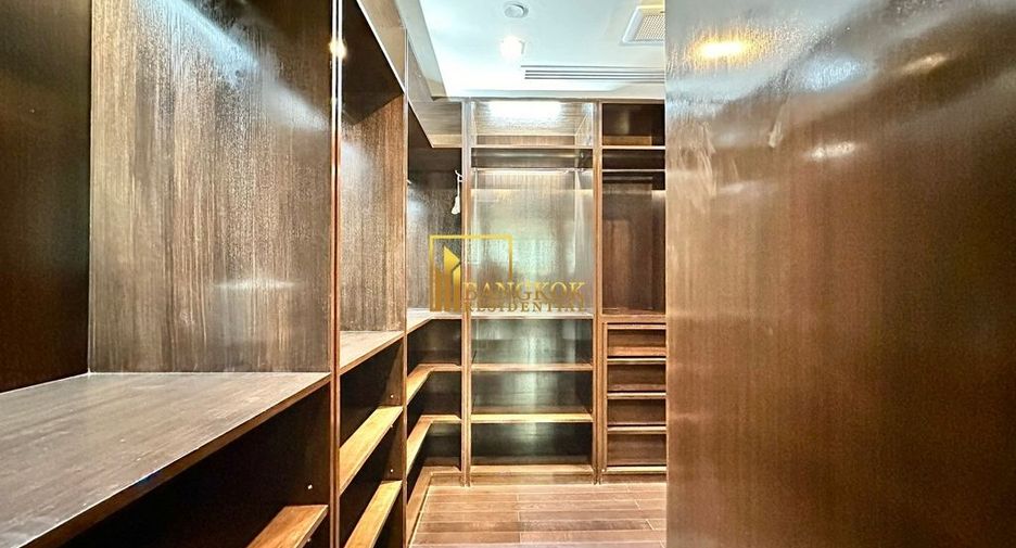 For rent 3 bedrooms condo in Yan Nawa, Bangkok