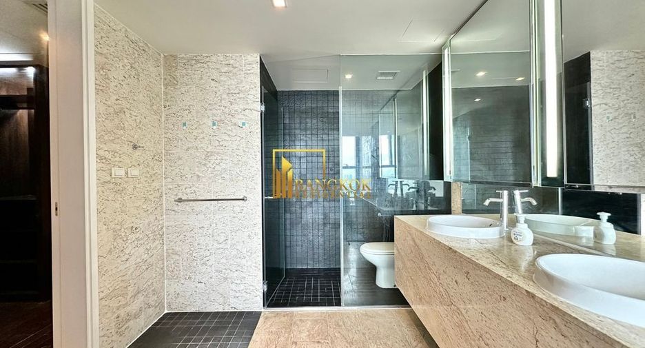 For rent 3 bedrooms condo in Yan Nawa, Bangkok