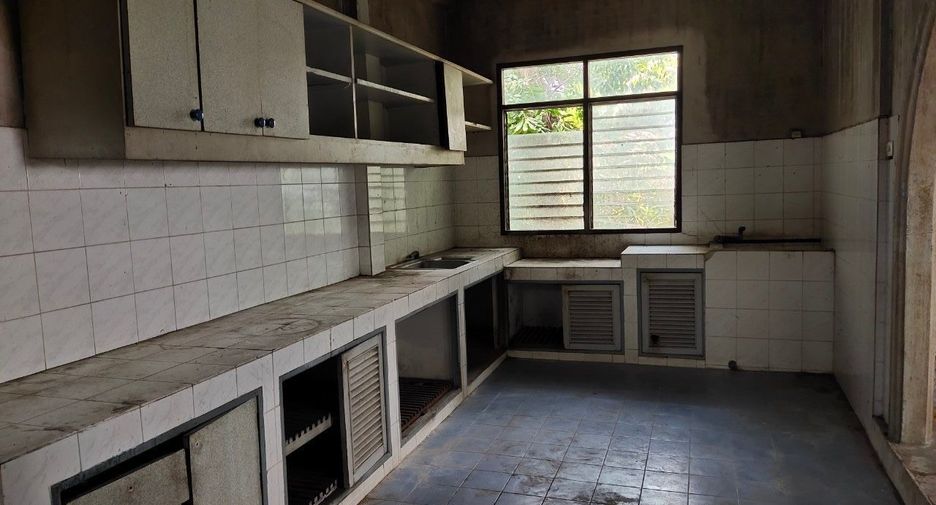 For sale studio house in Bang Phlat, Bangkok