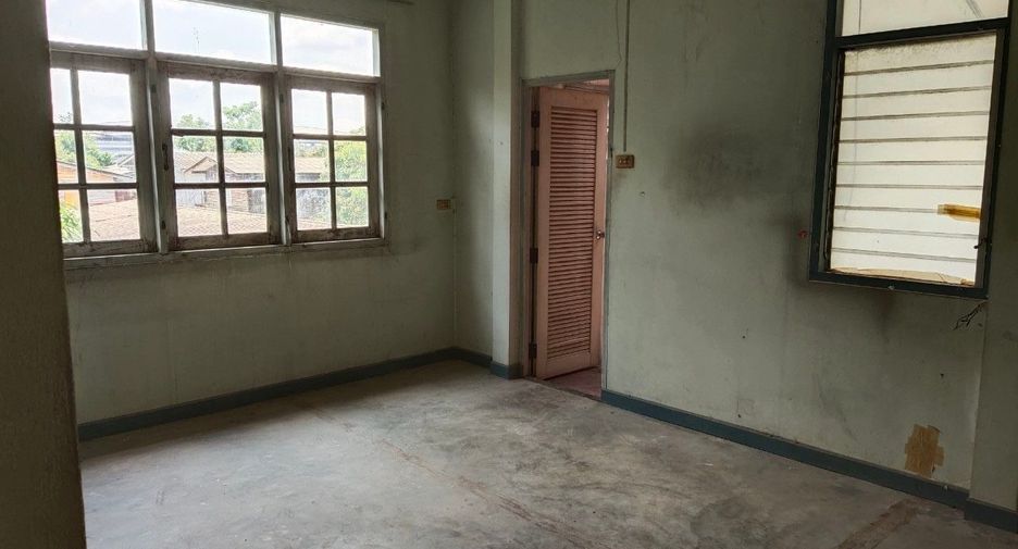 For sale studio house in Bang Phlat, Bangkok