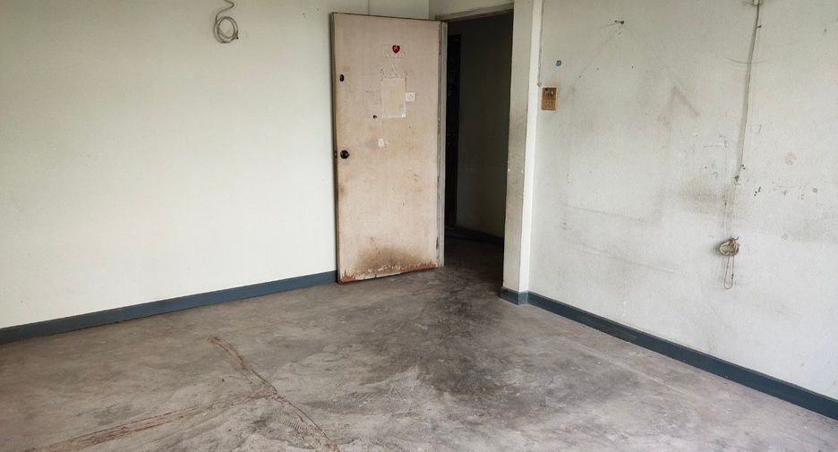 For sale studio house in Bang Phlat, Bangkok