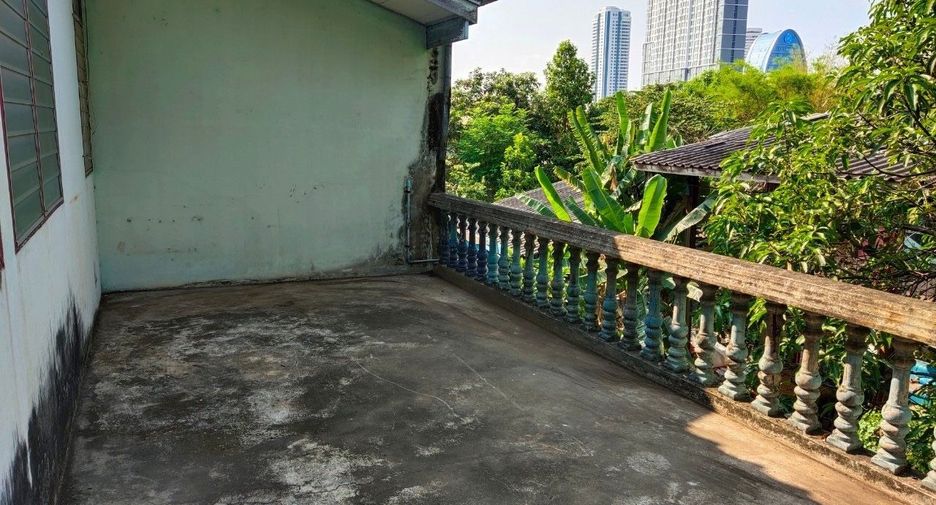 For sale studio house in Bang Phlat, Bangkok