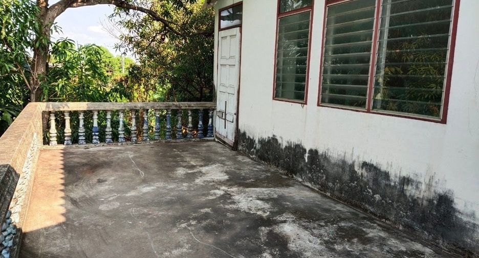 For sale studio house in Bang Phlat, Bangkok