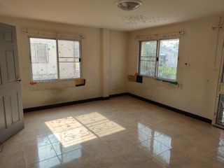Casa en venta de estudio en Bang Khun Thian, Bangkok