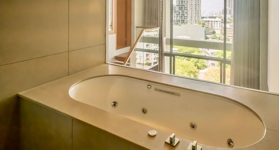 À vendre 2 chambres condo à Sathon, Bangkok