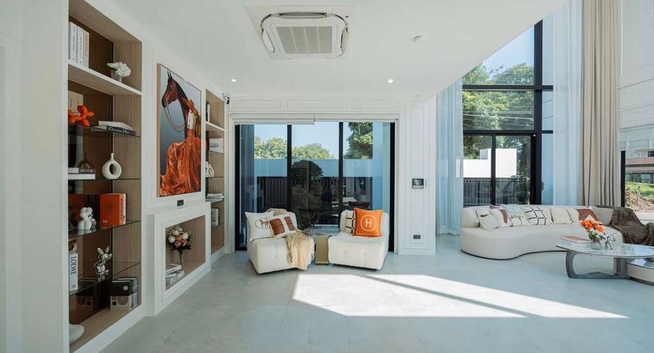 For rent 4 bedrooms house in Mueang Chiang Mai, Chiang Mai