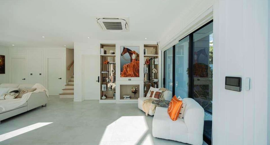 For rent 4 bedrooms house in Mueang Chiang Mai, Chiang Mai
