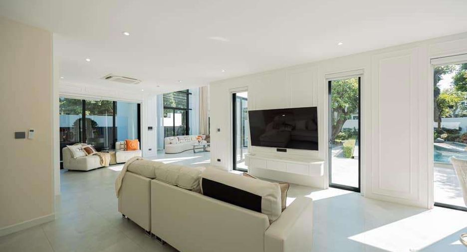 For rent 4 bedrooms house in Mueang Chiang Mai, Chiang Mai