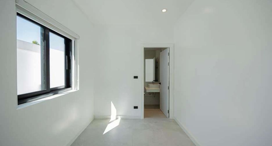 For rent 4 bedrooms house in Mueang Chiang Mai, Chiang Mai