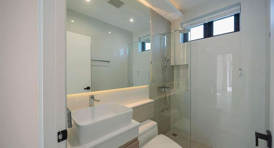 For rent 4 bedrooms house in Mueang Chiang Mai, Chiang Mai