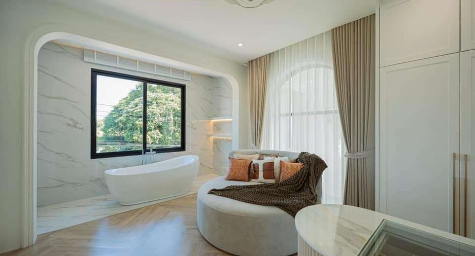 For rent 4 bedrooms house in Mueang Chiang Mai, Chiang Mai