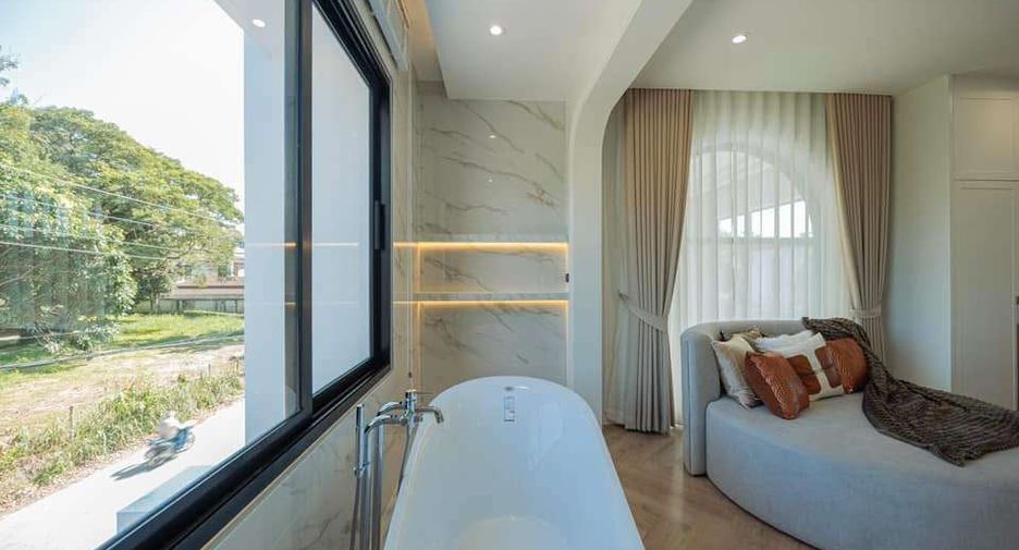 For rent 4 bedrooms house in Mueang Chiang Mai, Chiang Mai