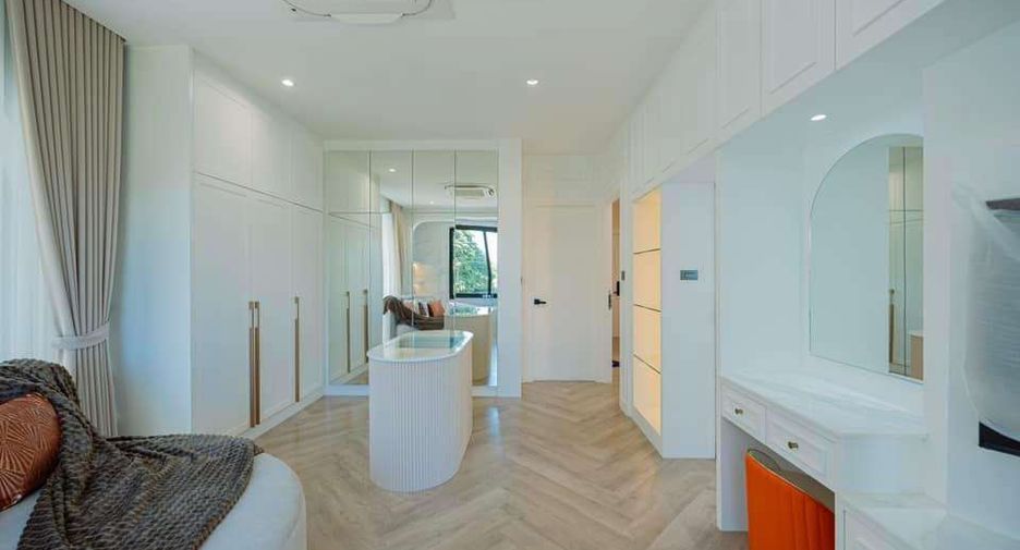 For rent 4 bedrooms house in Mueang Chiang Mai, Chiang Mai
