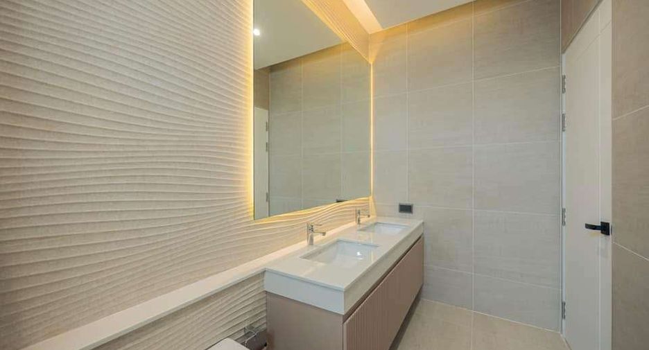 For rent 4 bedrooms house in Mueang Chiang Mai, Chiang Mai