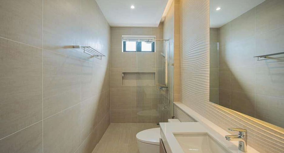 For rent 4 bedrooms house in Mueang Chiang Mai, Chiang Mai