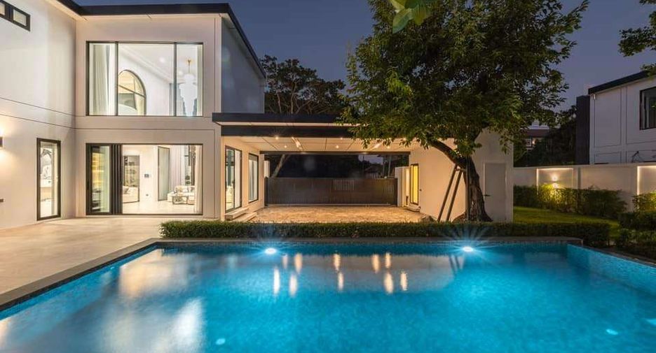 For rent 4 bedrooms house in Mueang Chiang Mai, Chiang Mai