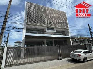 For rent and for sale office in Bang Na, Bangkok