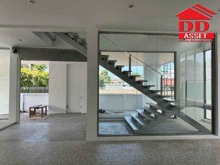 For rent and for sale office in Bang Na, Bangkok