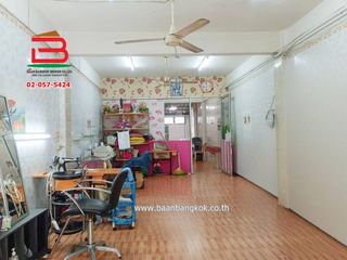 For sale 3 bedrooms retail Space in Chatuchak, Bangkok