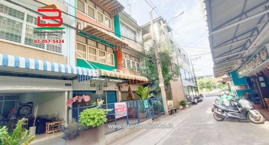For sale 3 bedrooms retail Space in Chatuchak, Bangkok