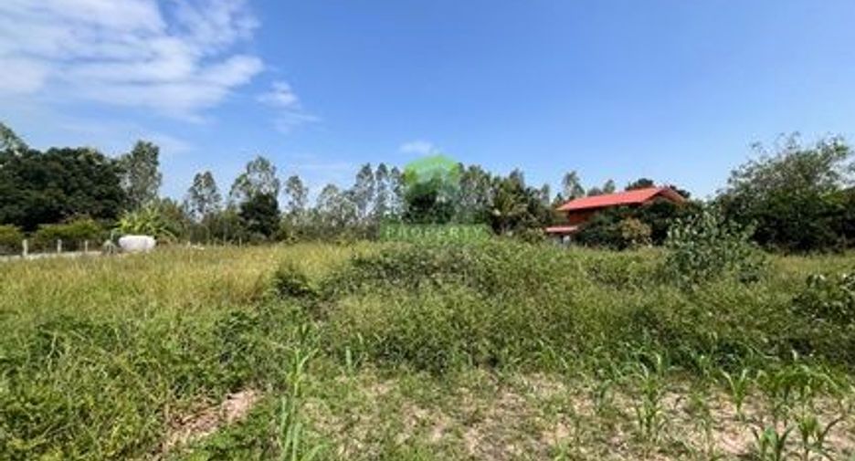 Terreno en venta en Nong Mamong, Chainat