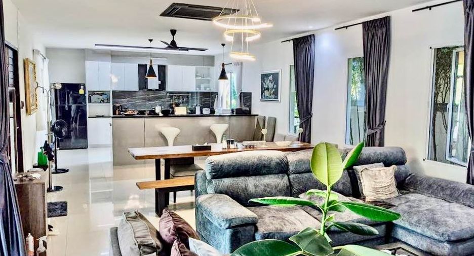 For rent and for sale 5 bedrooms villa in Mueang Phuket, Phuket