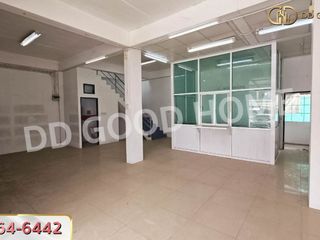 For sale 5 bed retail Space in Sai Noi, Nonthaburi