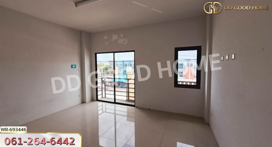 Local comercial en venta de 5 habitaciones en Sai Noi, Nonthaburi