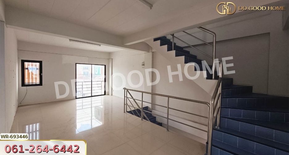 Local comercial en venta de 5 habitaciones en Sai Noi, Nonthaburi