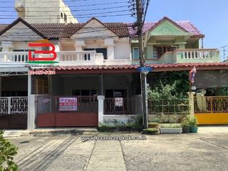 For sale 3 bedrooms townhouse in Huai Khwang, Bangkok