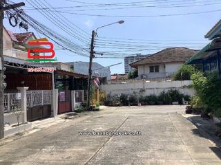 For sale 3 bedrooms townhouse in Huai Khwang, Bangkok