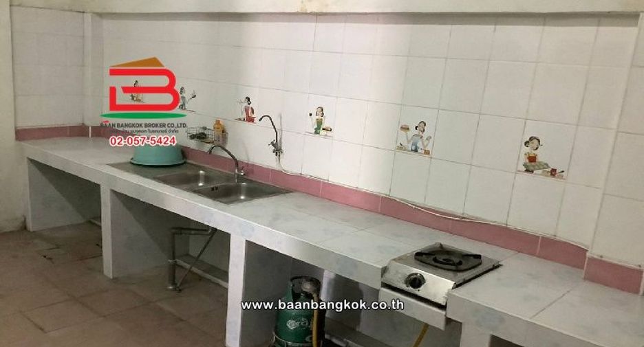 For sale 3 bedrooms townhouse in Huai Khwang, Bangkok