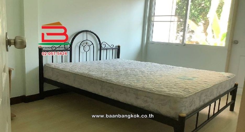 For sale 3 bedrooms townhouse in Huai Khwang, Bangkok