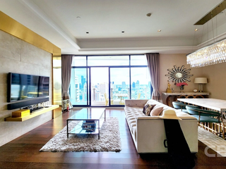 For sale 3 bedrooms condo in Khlong Toei, Bangkok
