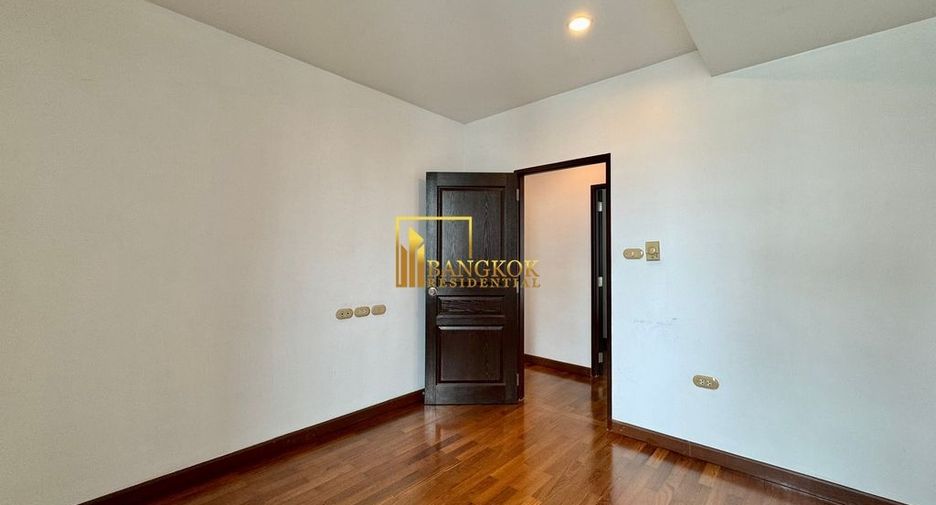 For rent 3 bedrooms condo in Pathum Wan, Bangkok
