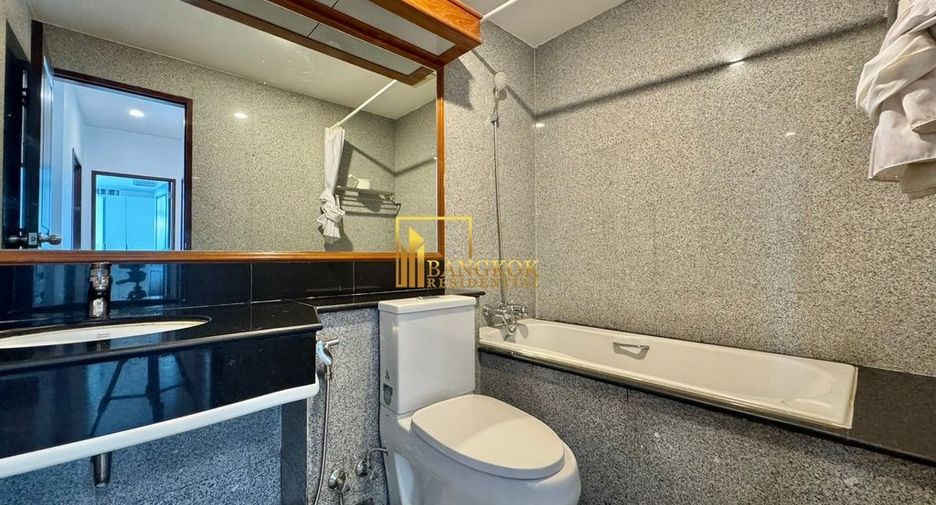 For rent 3 bedrooms condo in Pathum Wan, Bangkok