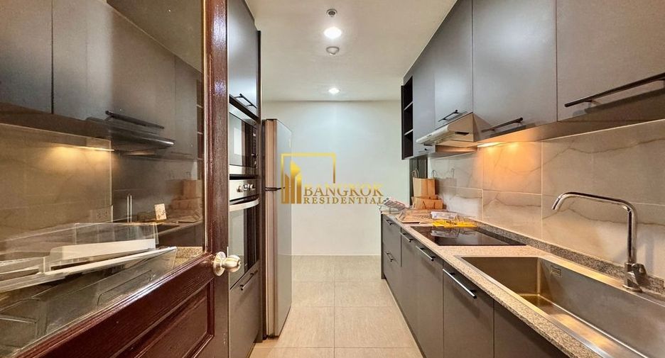 For rent 3 bedrooms condo in Pathum Wan, Bangkok
